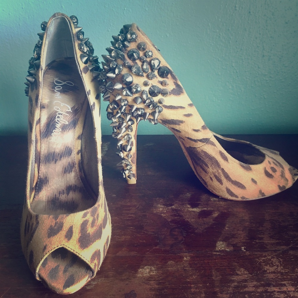 Sam Edelman spikes